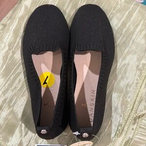 Black Danskin flats in little girls size 1
